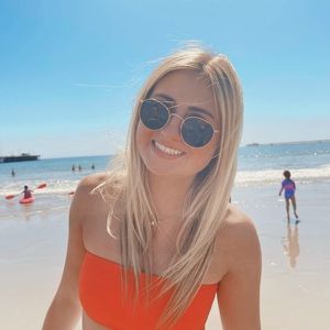 Meet your Posher, Ella